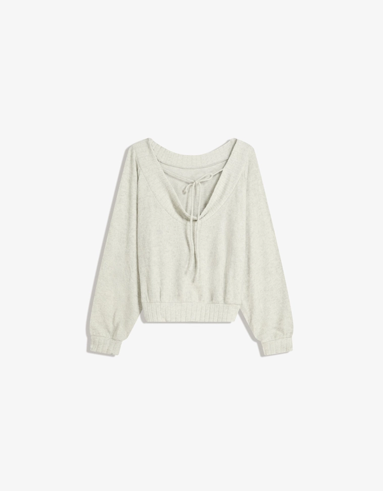 Свитер с открытой спиной