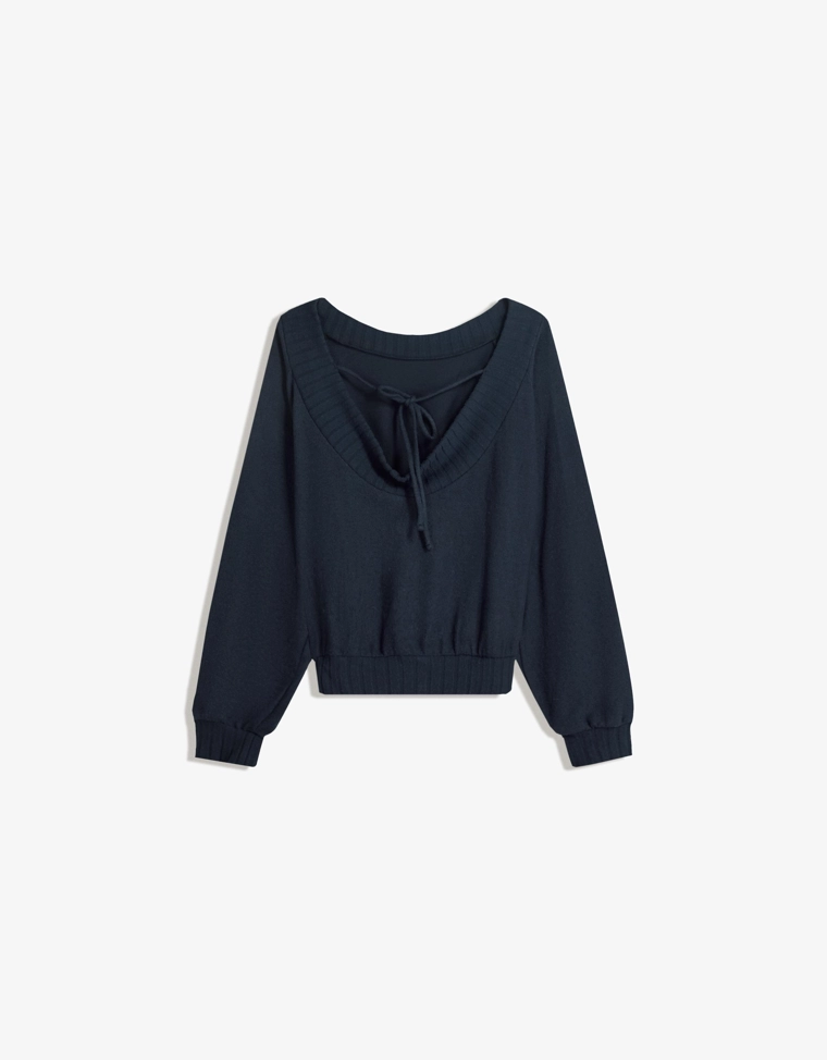 Свитер с открытой спиной