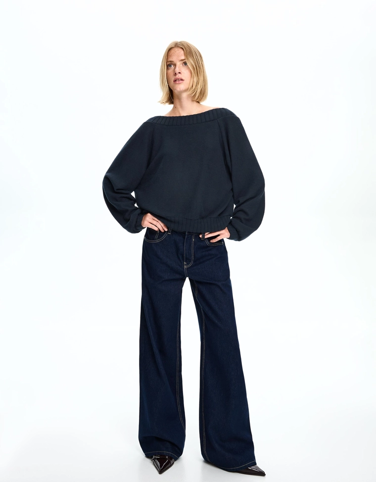 Свитер с открытой спиной