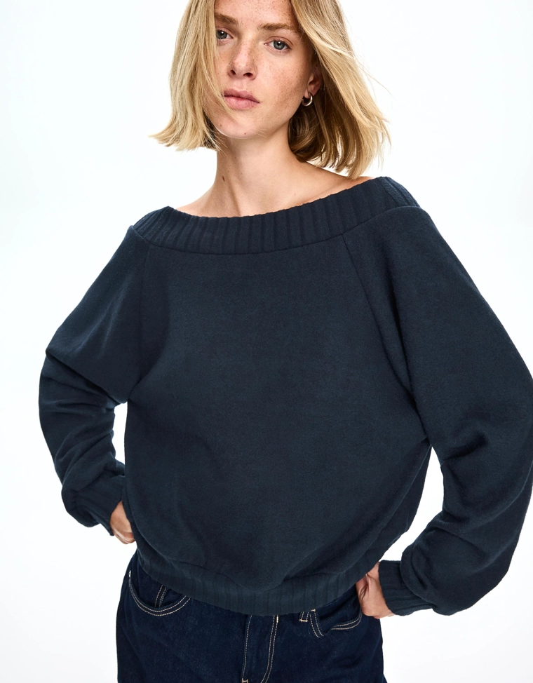 Свитер с открытой спиной