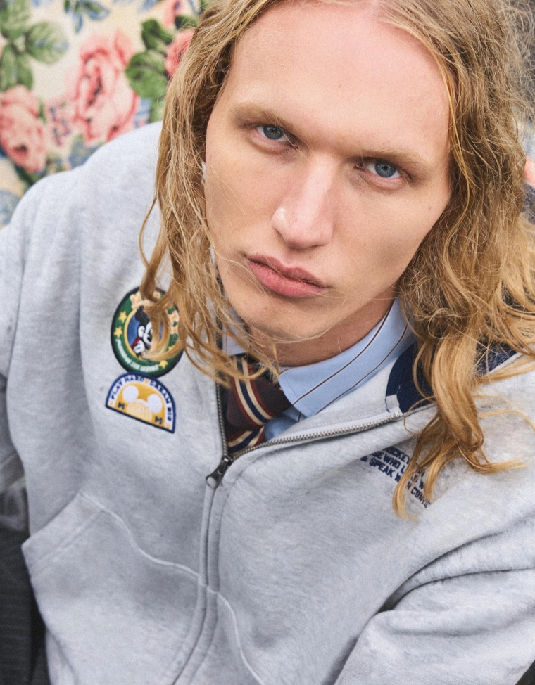 Толстовка с принтом disney и молнией на молнии