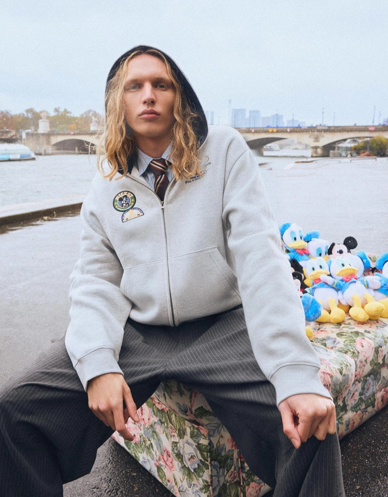 Толстовка с принтом disney и молнией на молнии