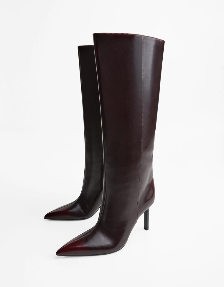 Широкие сапоги на высоком каблуке