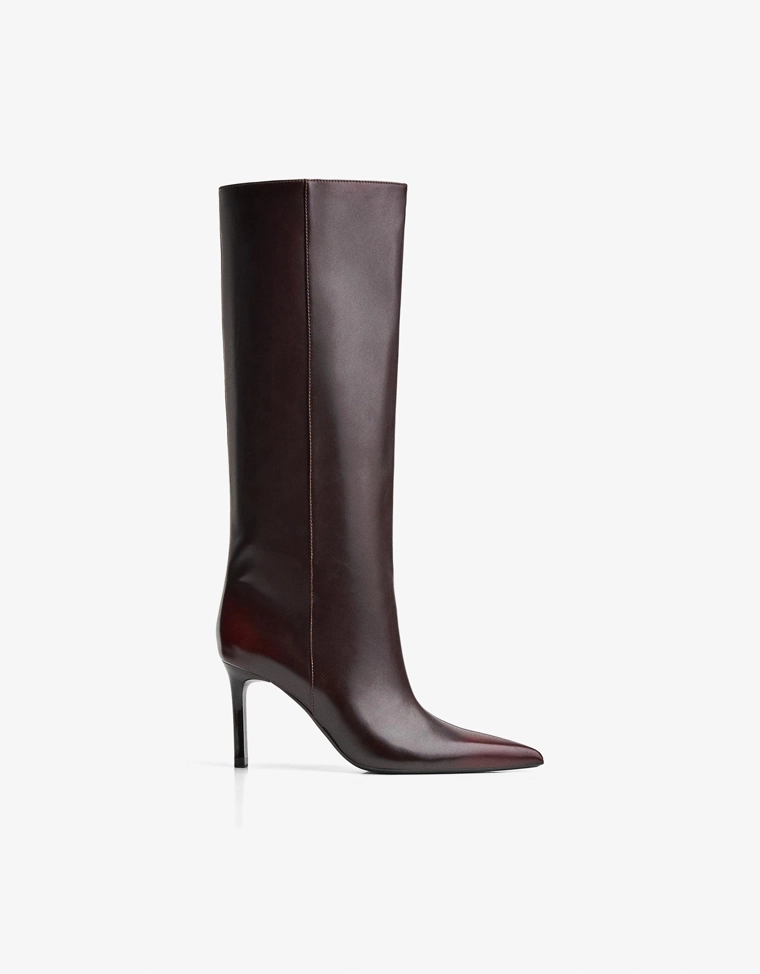 Широкие сапоги на высоком каблуке