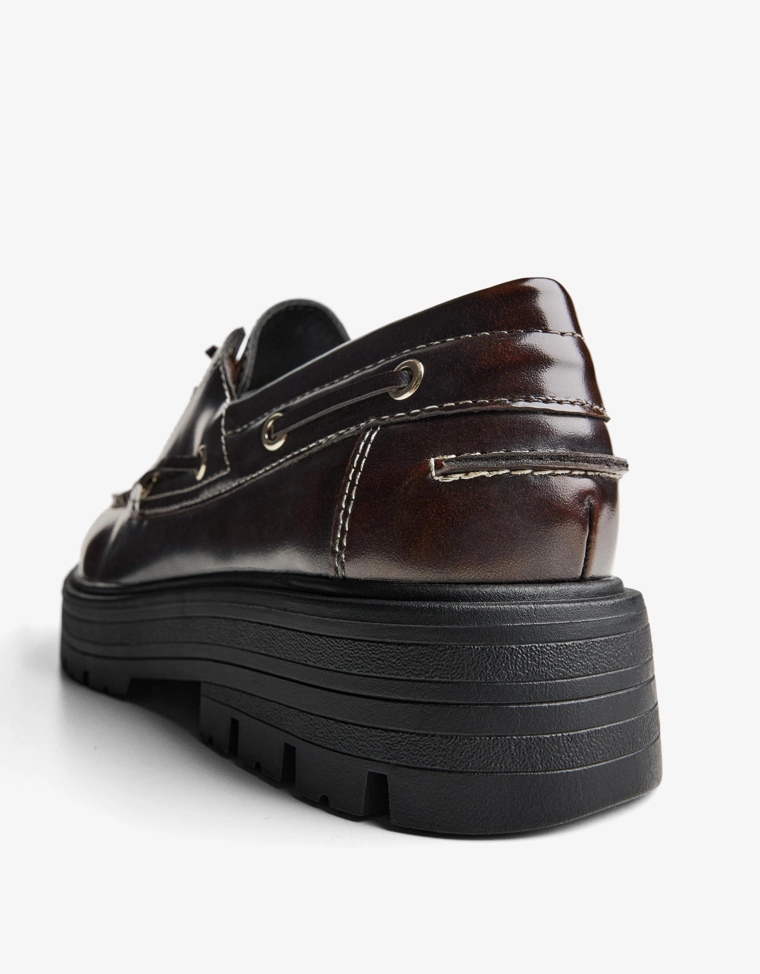 Топсайдеры с брашированным эффектом