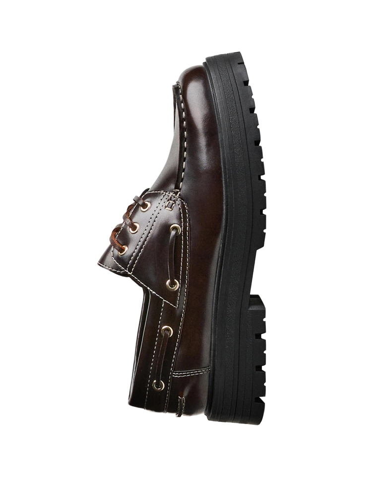 Топсайдеры с брашированным эффектом