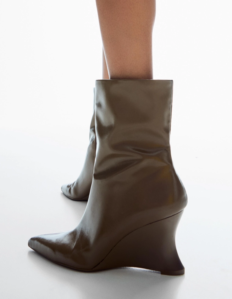 Ботильоны на танкетке