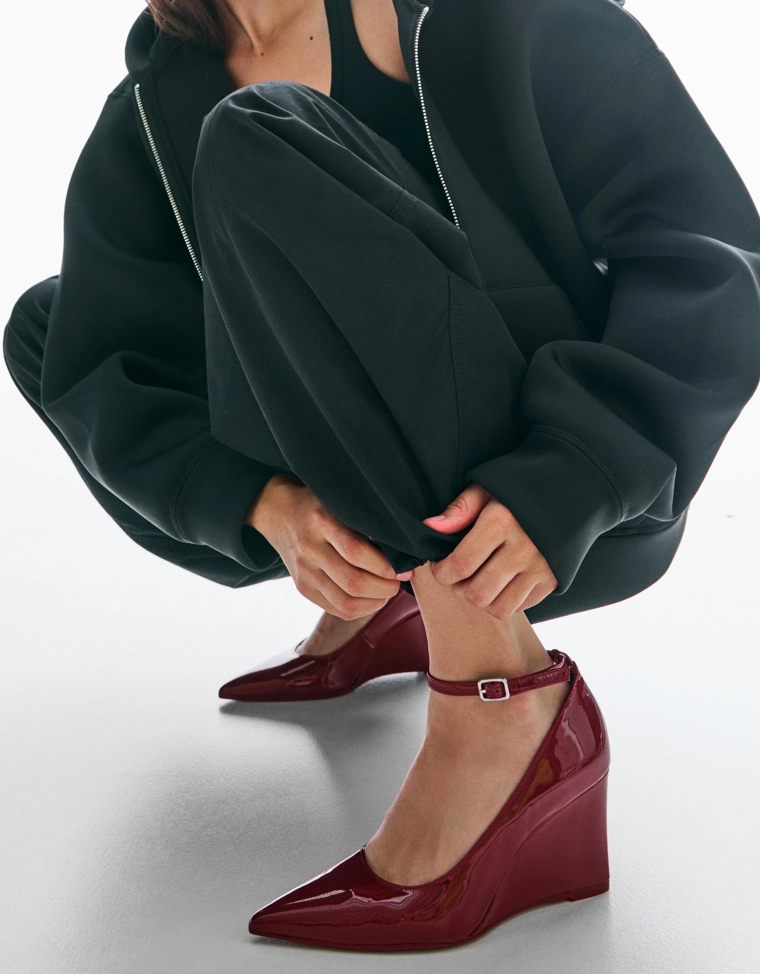 Туфли на танкетке с ремешком на щиколотке