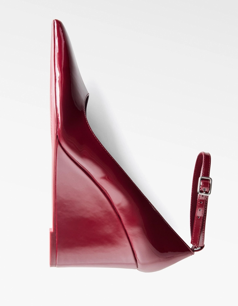 Туфли на танкетке с ремешком на щиколотке