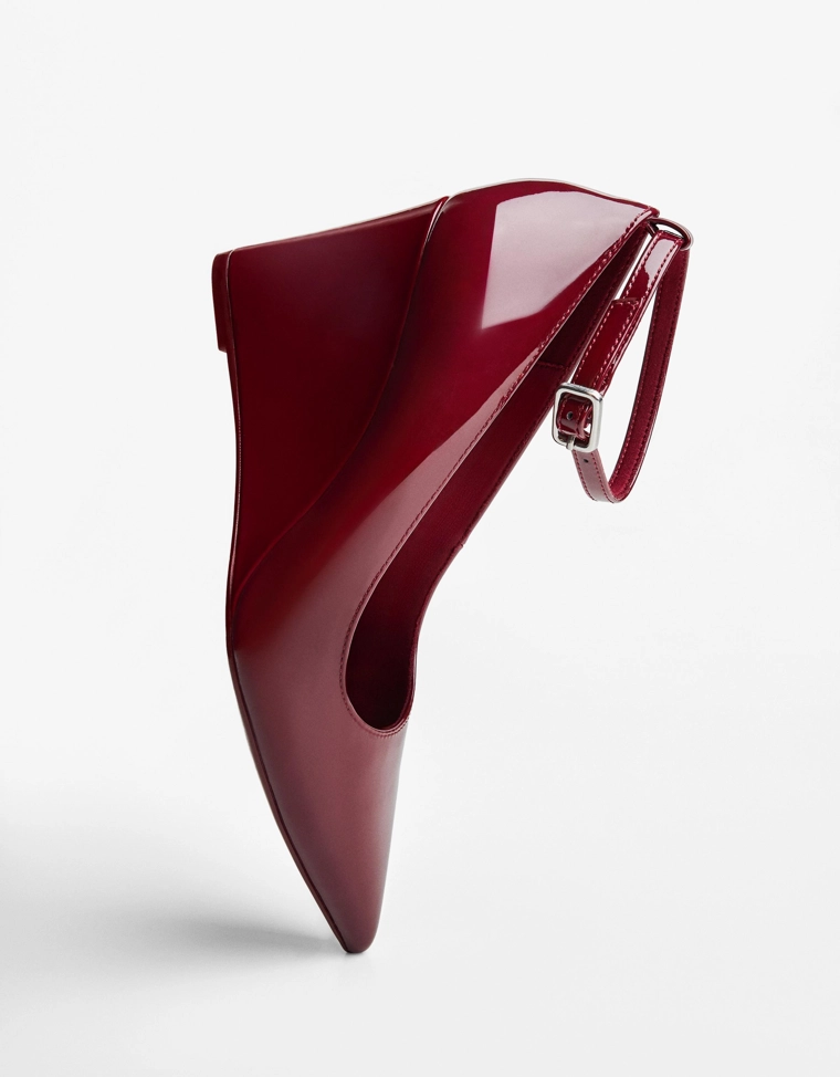 Туфли на танкетке с ремешком на щиколотке