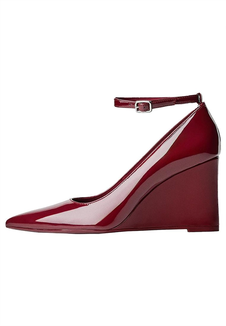 Туфли на танкетке с ремешком на щиколотке