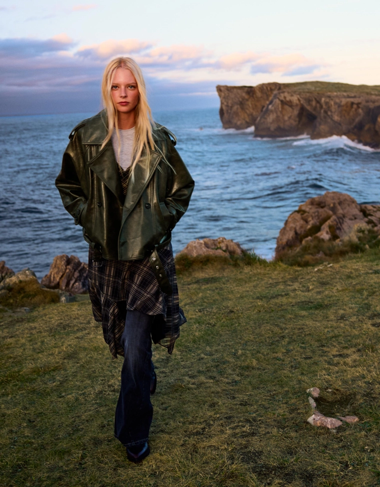 Короткая куртка-тренч из искусственной кожи