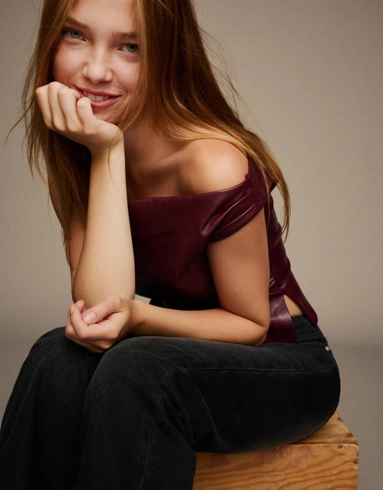 Асимметричный топ из искусственной кожи