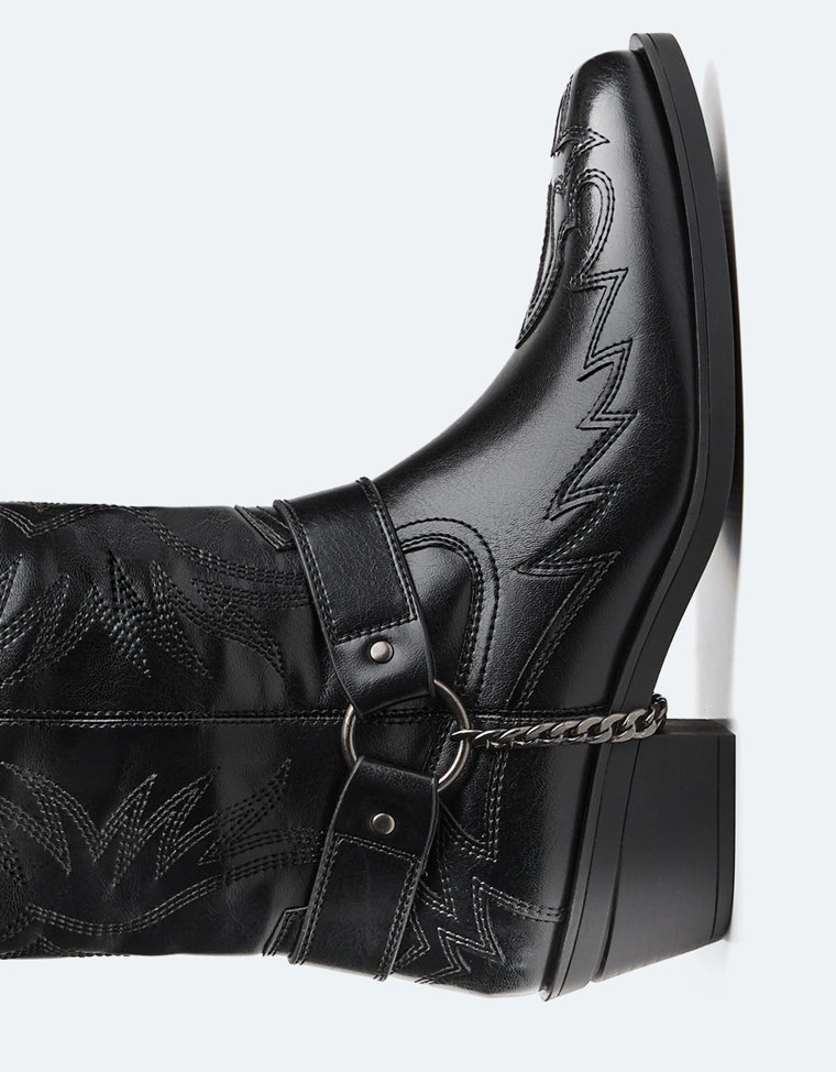 Ботинки в ковбойском стиле с цепочкой