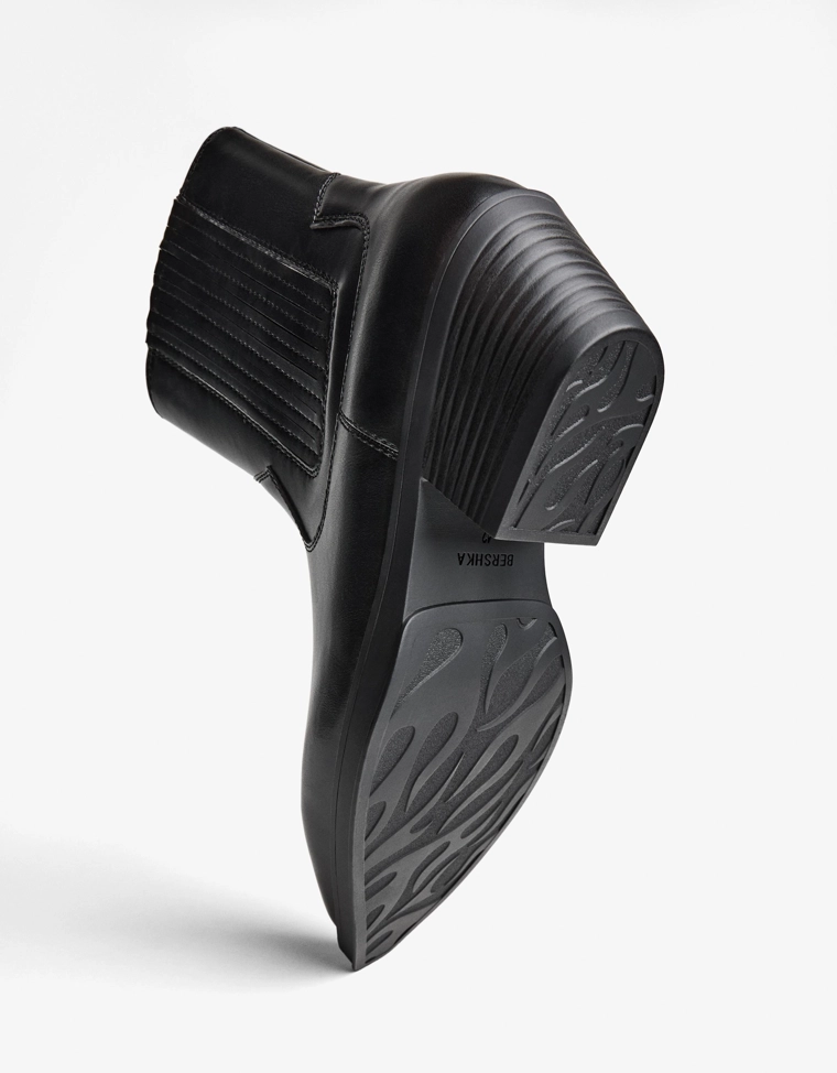 Эластичные ботильоны в ковбойском стиле