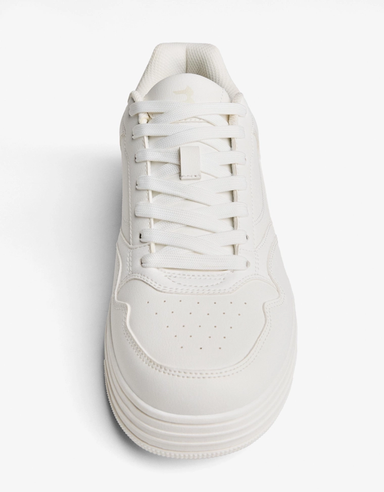 Базовые уличные кроссовки