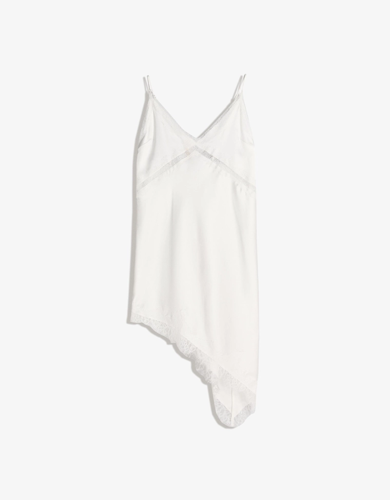 Асимметричное атласное платье на бретелях с кружевом