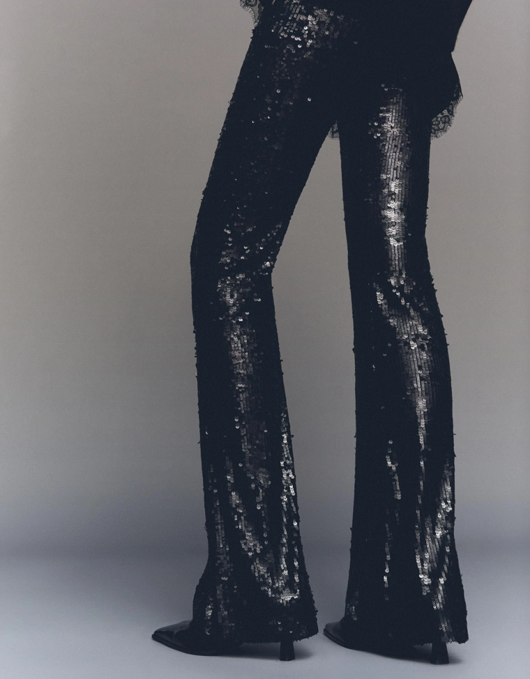 Расклешенные брюки с пайетками