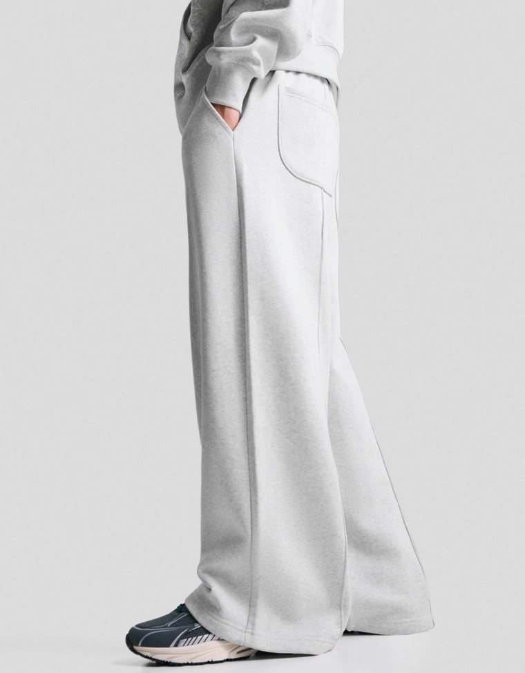 Объемные брюки свободного кроя