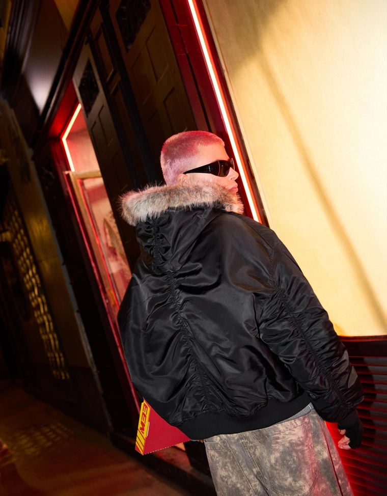 Техническая куртка с воротником из искусственного меха