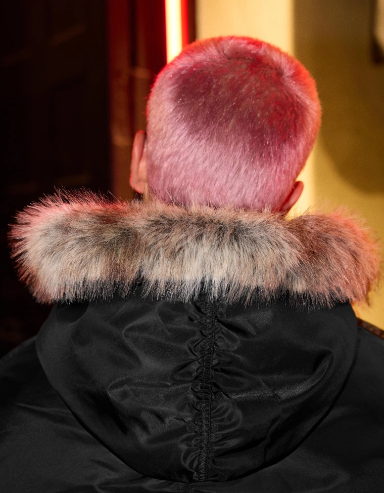 Техническая куртка с воротником из искусственного меха