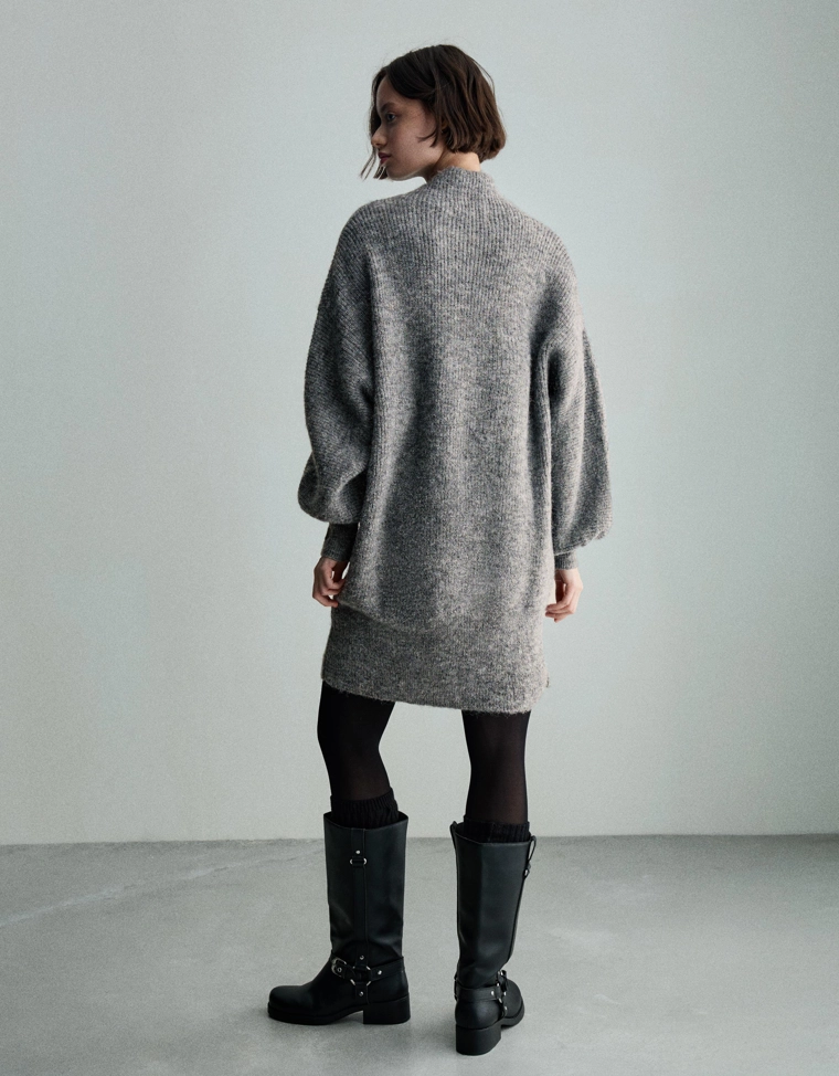 Мини-платье с объемными рукавами