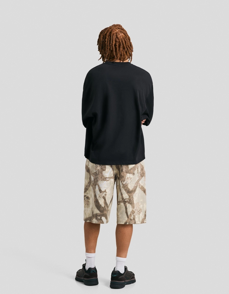 Шорты-бермуды свободного кроя с принтом