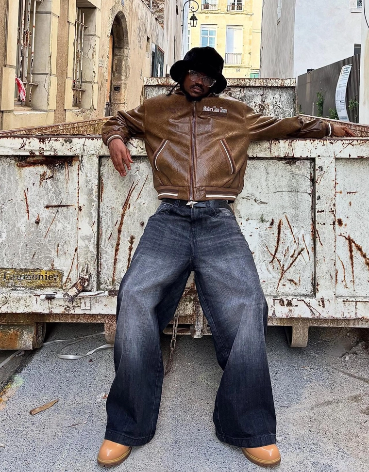 Джинсы очень свободного кроя