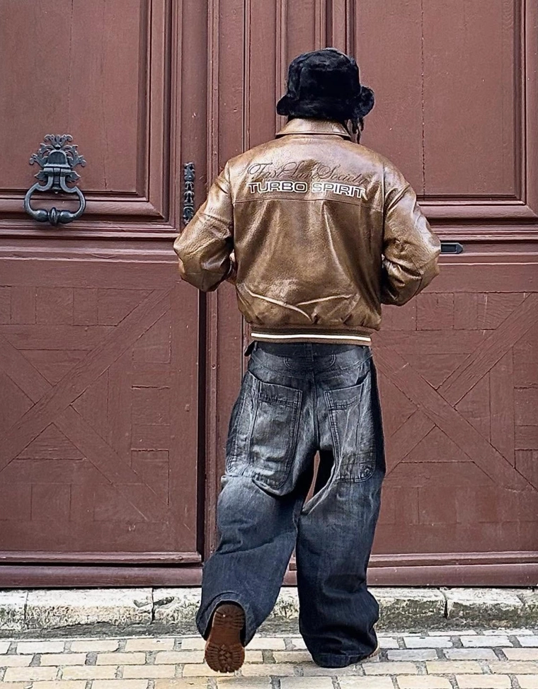 Джинсы очень свободного кроя