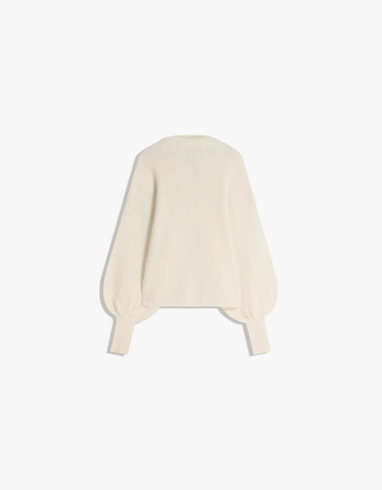 Свитер с объемными рукавами