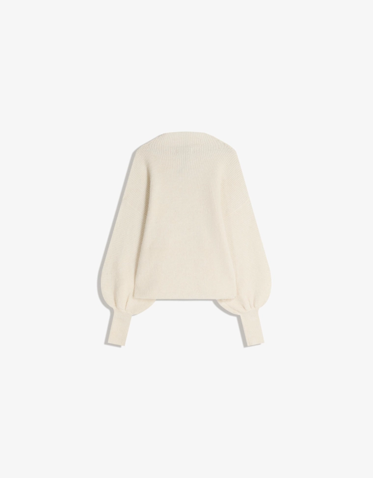 Свитер с объемными рукавами