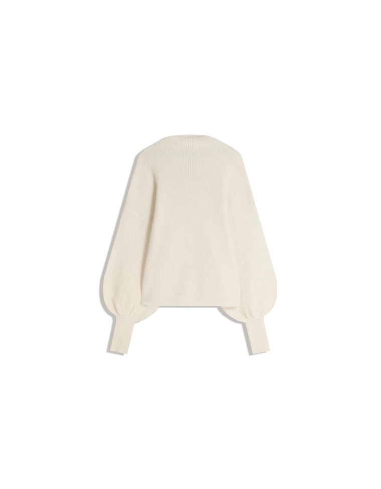 Свитер с объемными рукавами