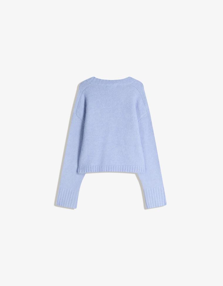 Свитер свободного кроя с V-образным вырезом