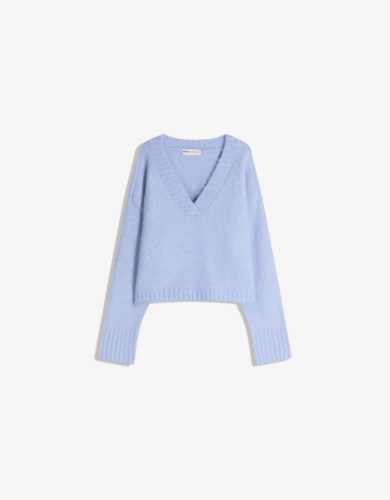 Свитер свободного кроя с V-образным вырезом
