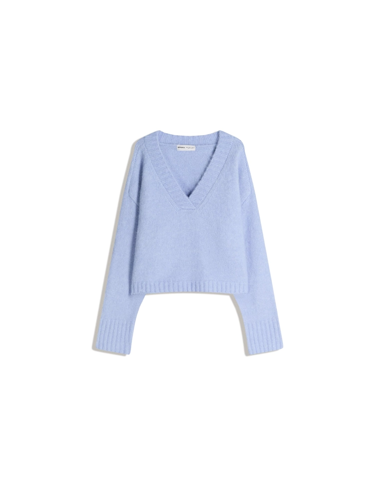 Свитер свободного кроя с V-образным вырезом