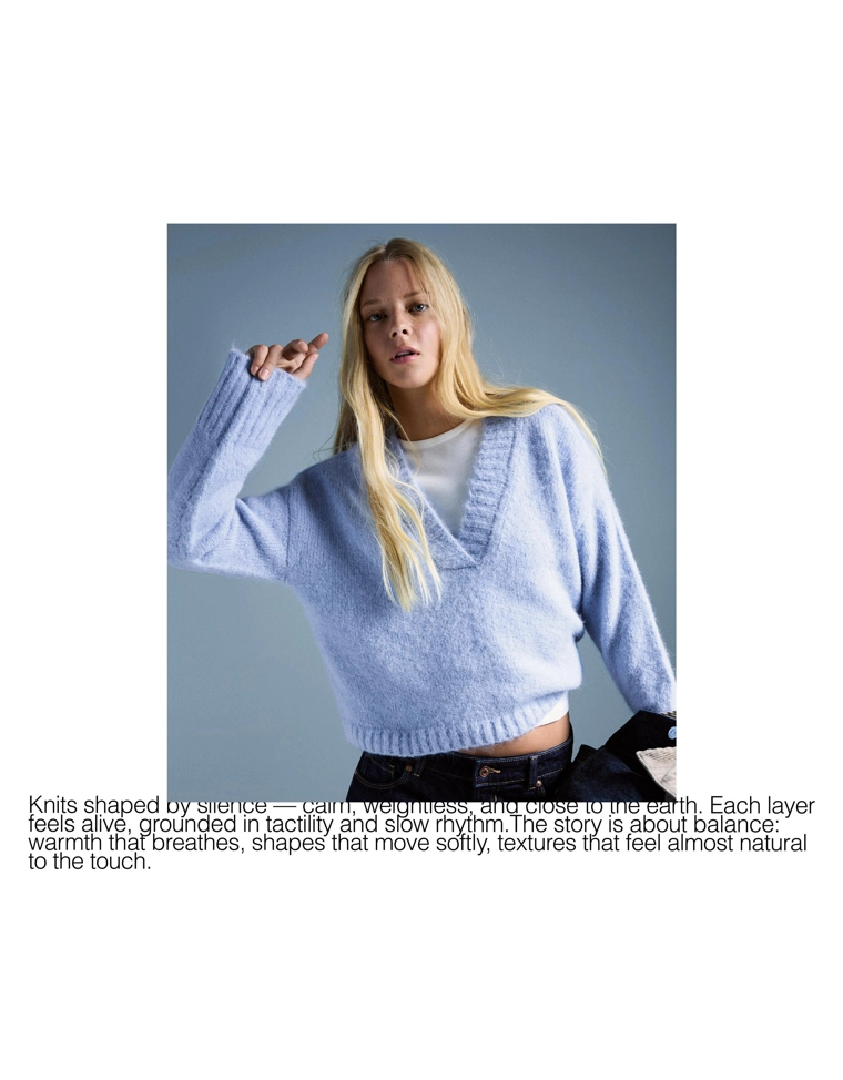 Свитер свободного кроя с V-образным вырезом