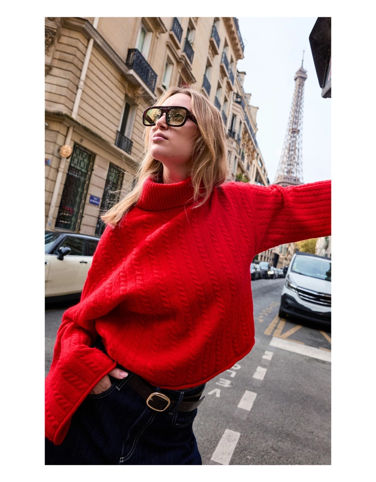 Свитер с высоким воротником и узором «Косы»