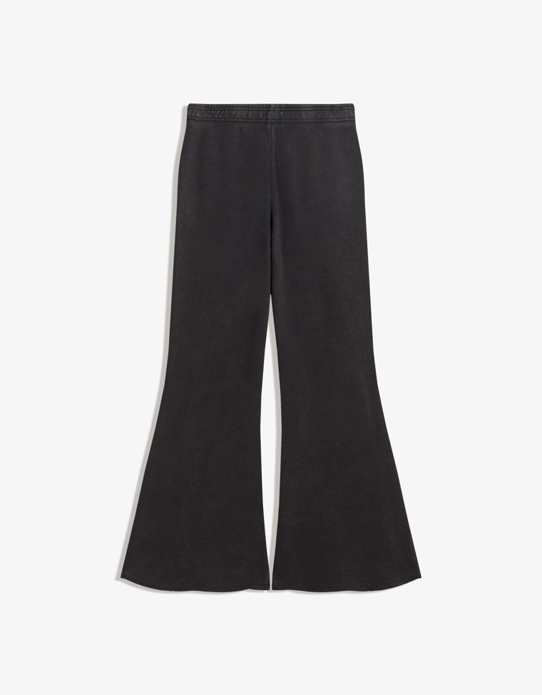 Расклешенные брюки из мягкой ткани с необработанным краем