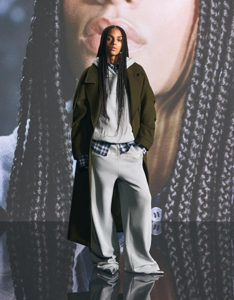 Расклешенные брюки из мягкой ткани out of core