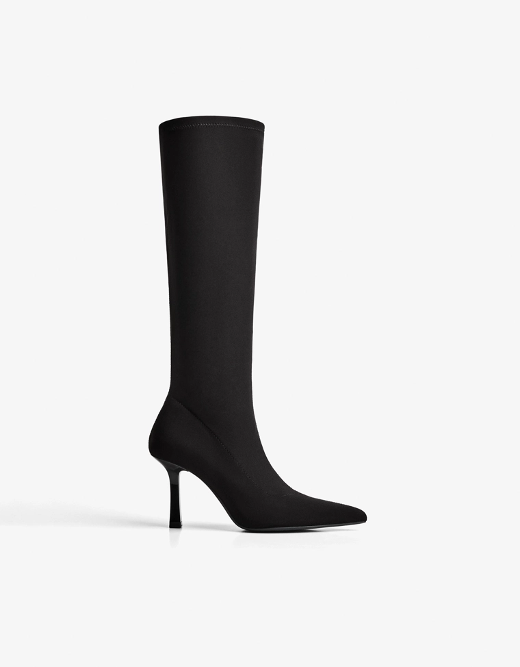 Эластичные сапоги на каблуке