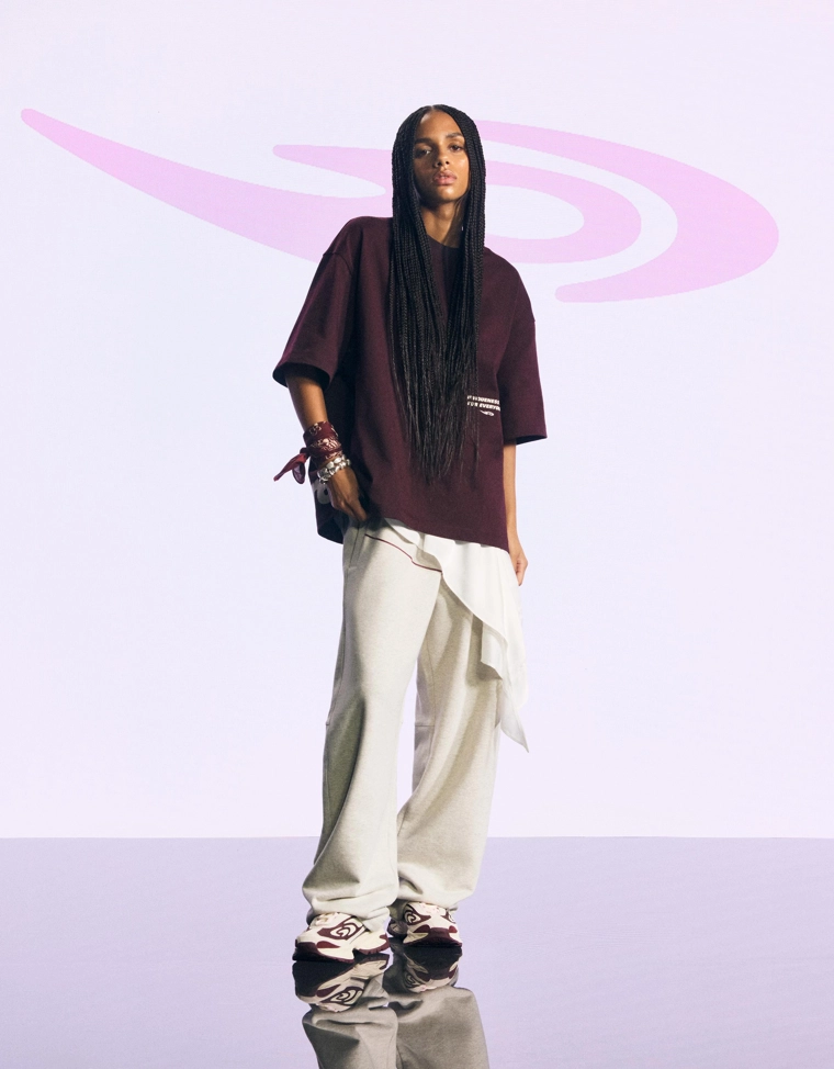 Футболка геометрического кроя с короткими рукавами и принтом out of core