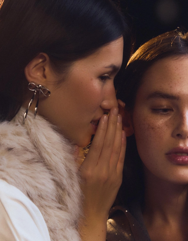 Металлические серьги в форме бантика