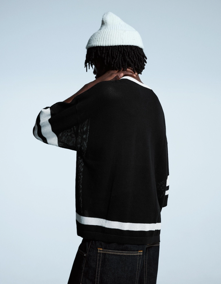 Футболка с коротким рукавом и спортивным мешком с принтом