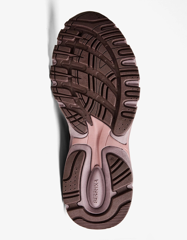 Кроссовки из разных материалов