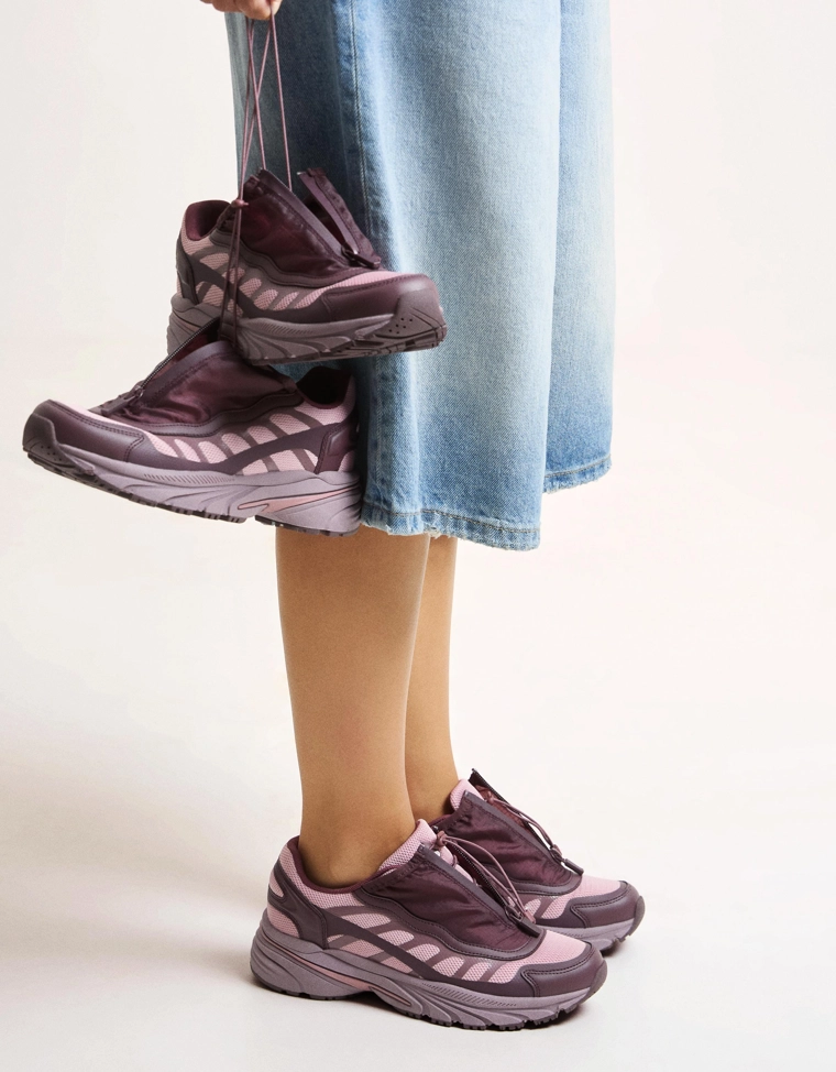 Кроссовки из разных материалов