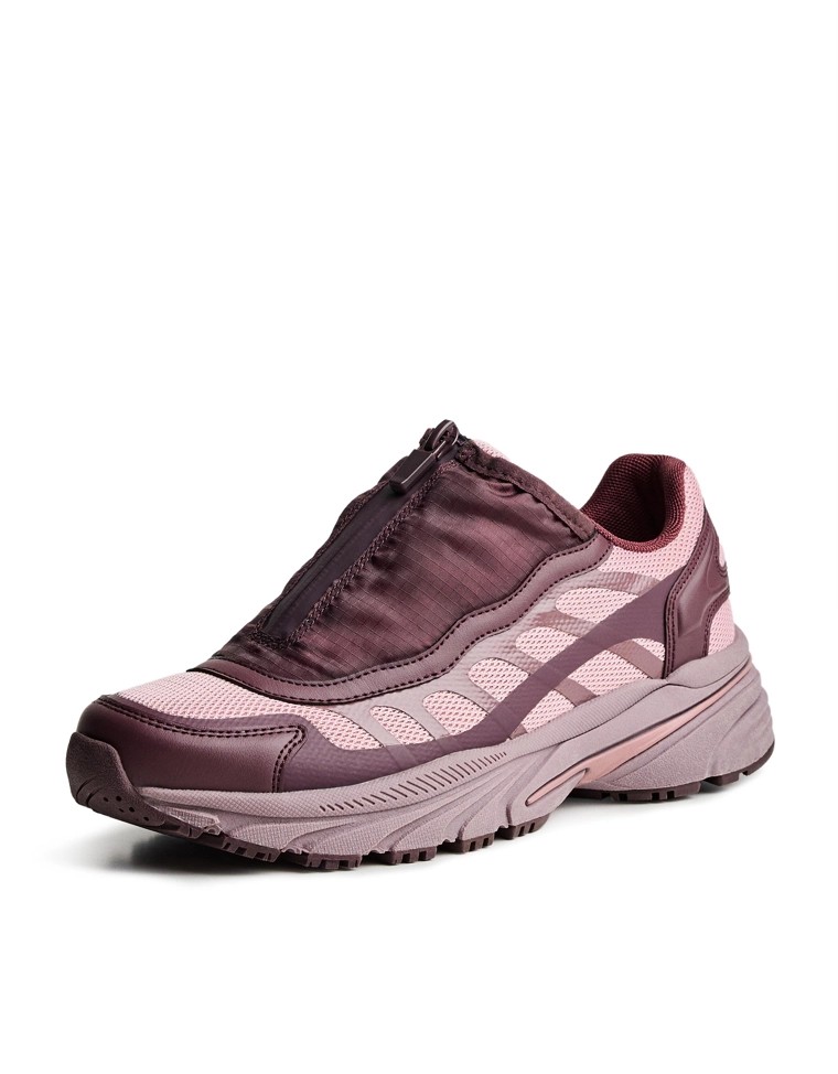 Кроссовки из разных материалов