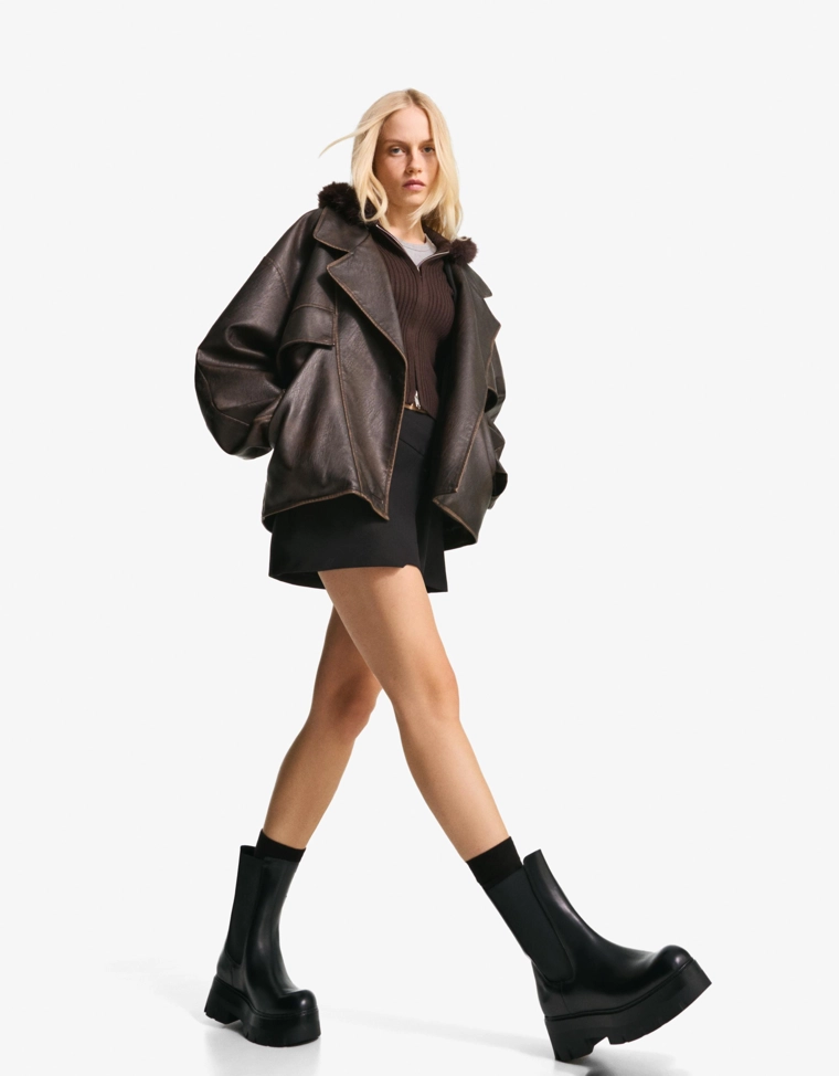 Ankle boots with elastic detail