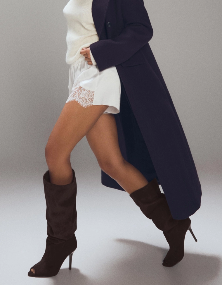 Сапоги на шпильке с разрезом