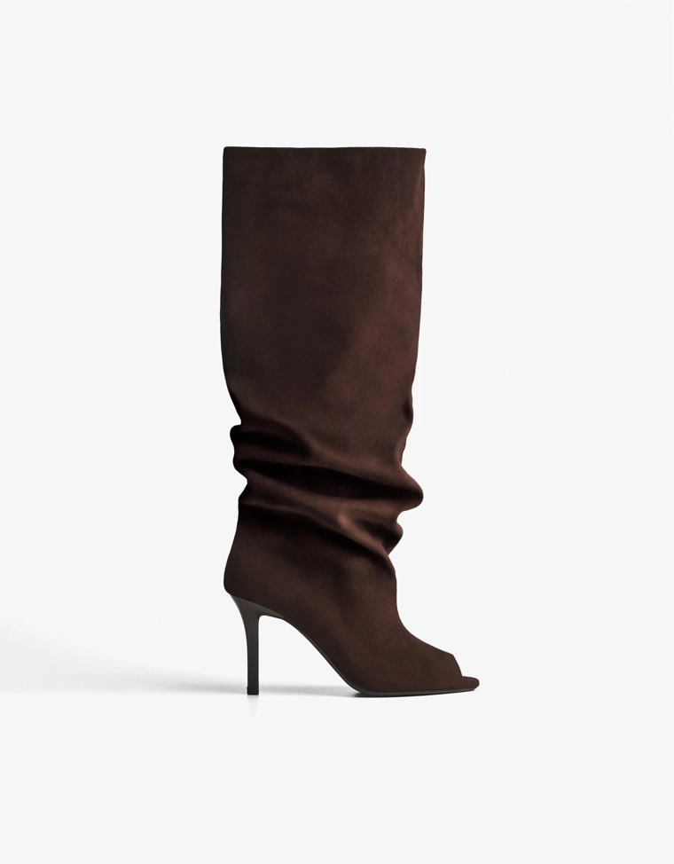 Сапоги на шпильке с разрезом