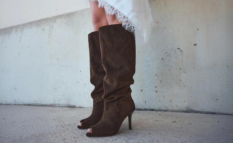 Сапоги на шпильке с разрезом